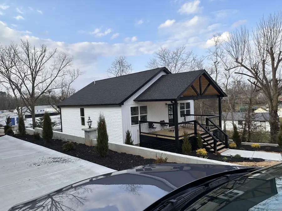 215 W End Ave, McMinnville, TN 37110 - #2