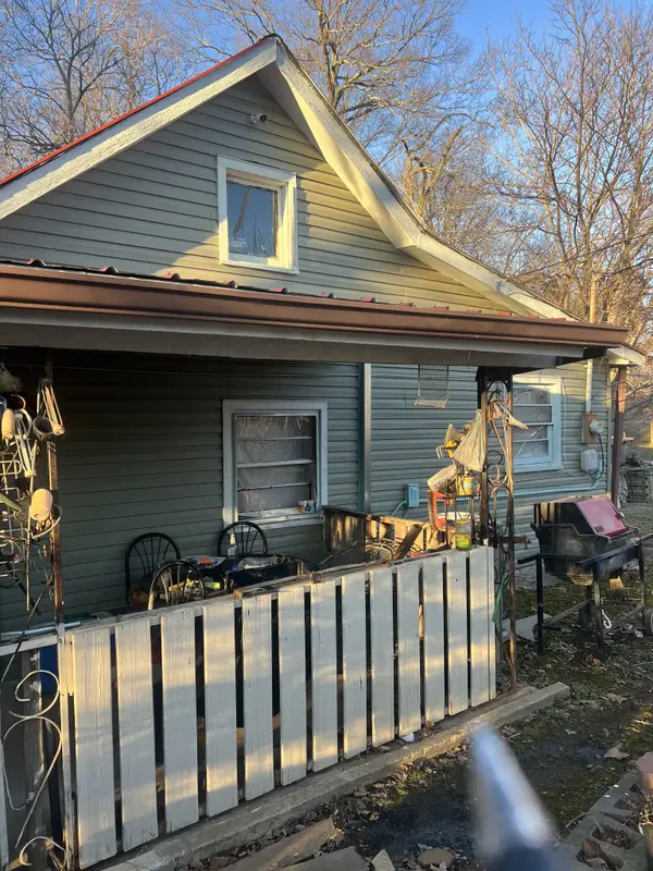 2077 Holders Cove Rd, Winchester, TN 37398