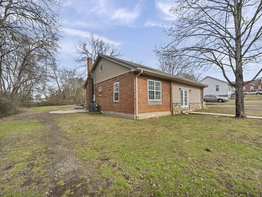 1005 College St W, Fayetteville, TN 37334 - #3