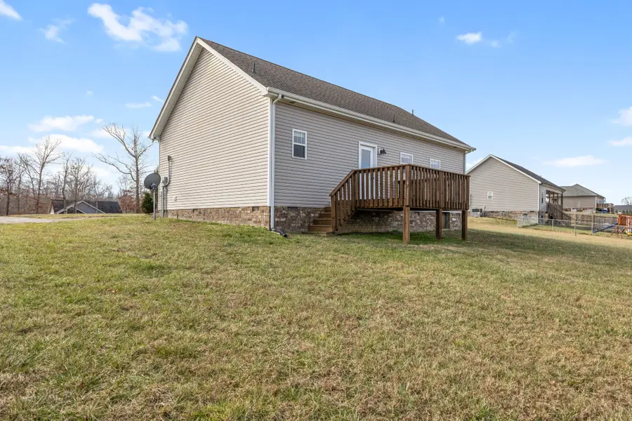 819 Hooper Rd, Charlotte, TN 37036 - #3