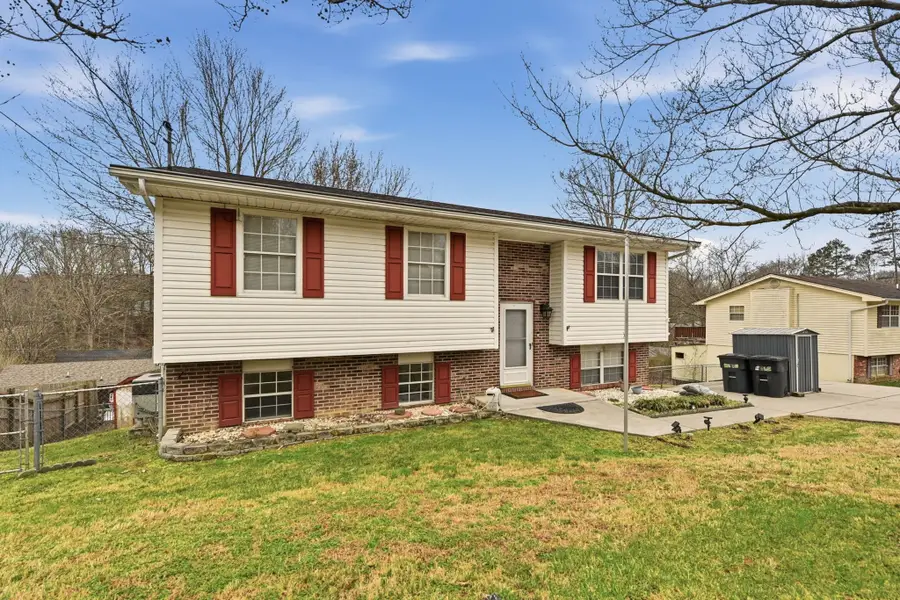 610 Red Bud Ln, Oliver Springs, TN 37840 - #2