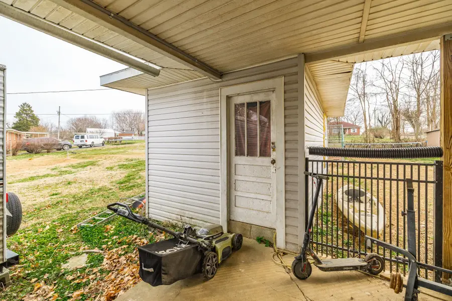 302 Edgewood St, Lafayette, TN 37083 - #2