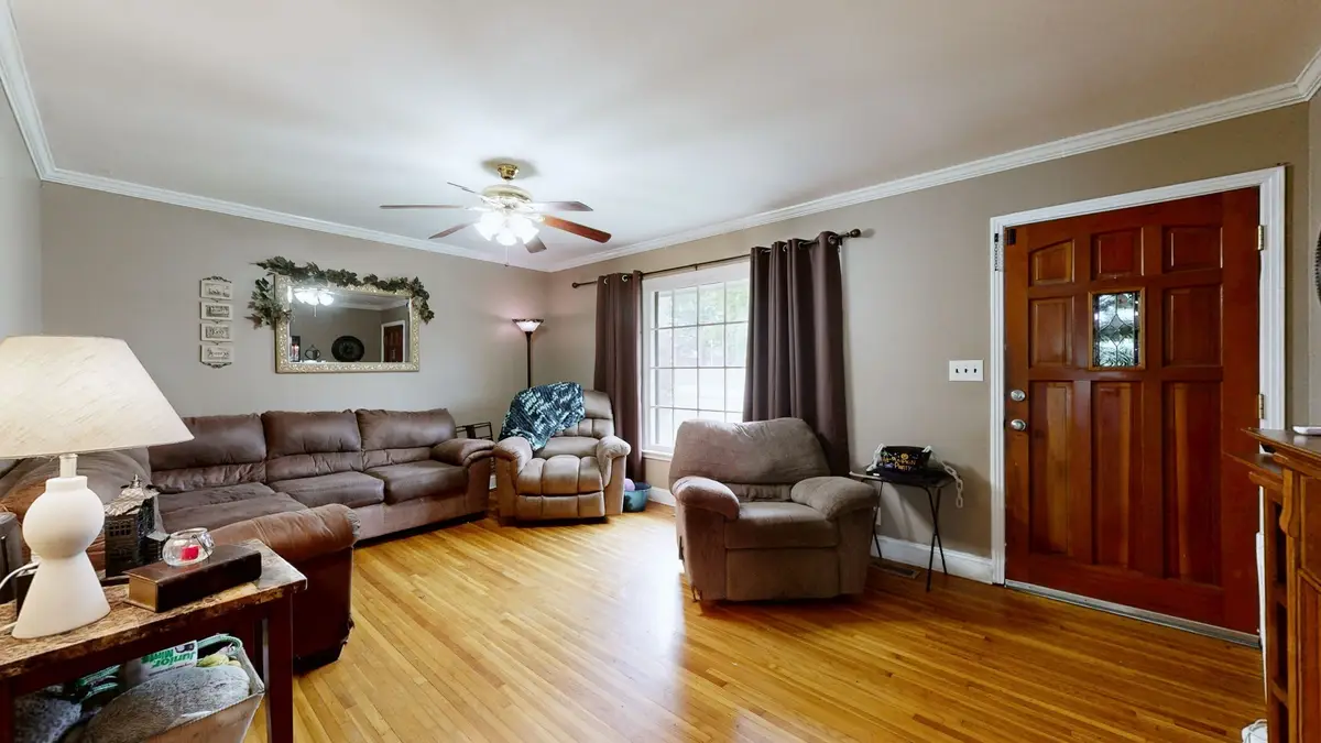 166 E Regent Dr, Clarksville, TN 37043 - Image #1