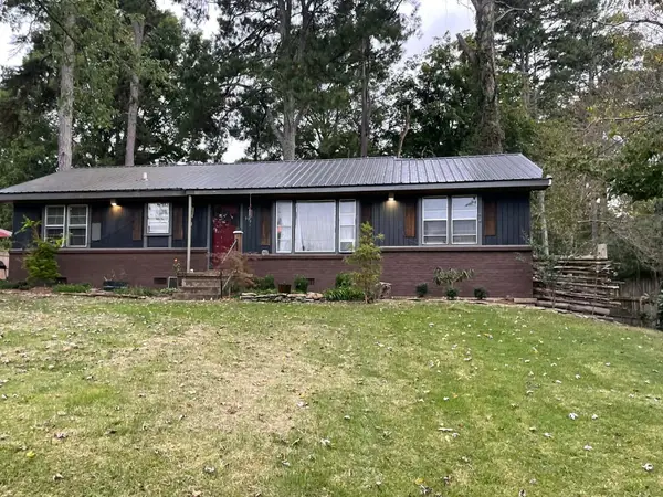 913 1st Ave, Tullahoma, TN 37388