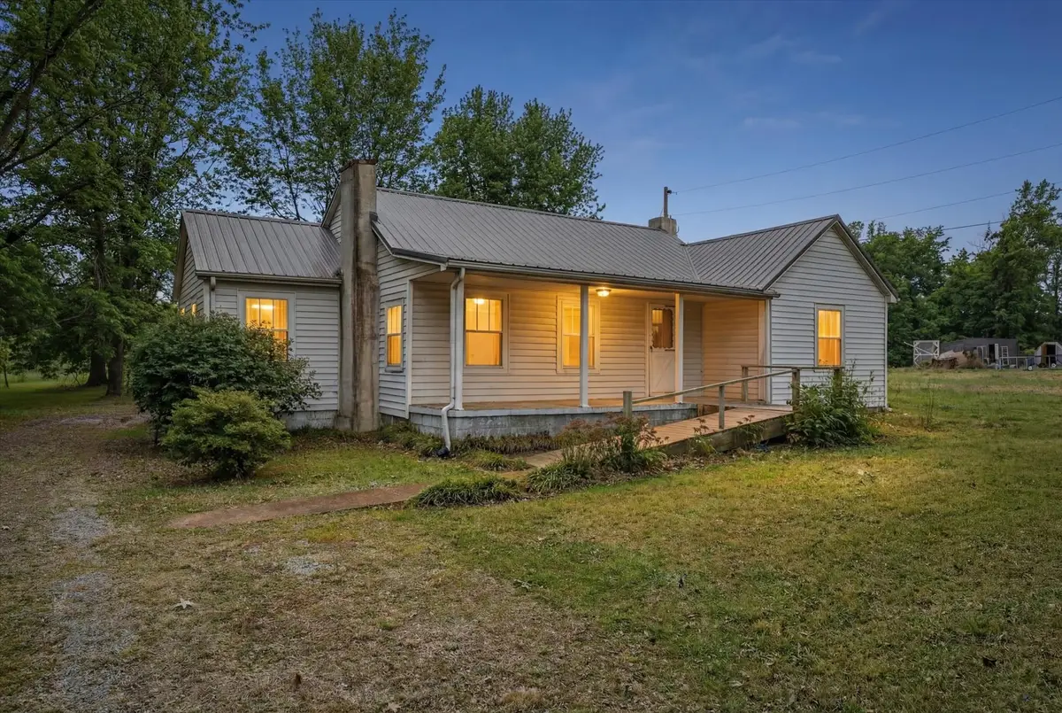 3236 Dover Rd, Woodlawn, TN 37191 - #1