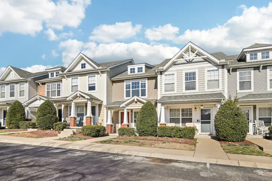 3247 Harpeth Springs Dr, Nashville, TN 37221 - #2