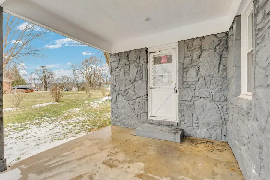 607 W 4th St, Livingston, TN 38570 - #2