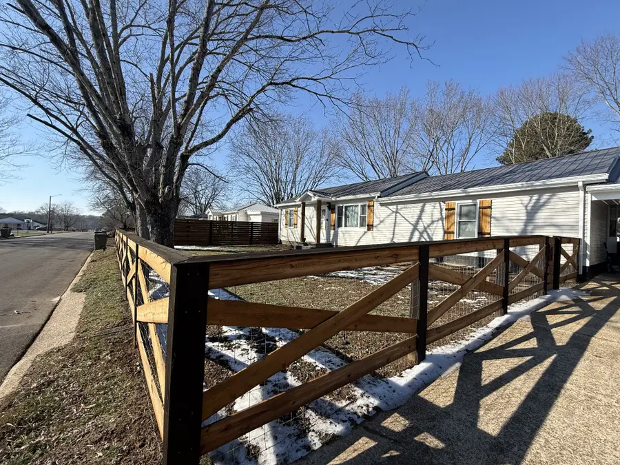 306 Johnson St, Lawrenceburg, TN 38464 - #2