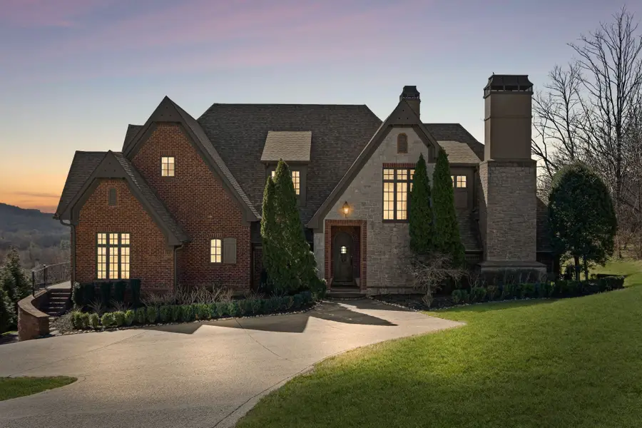 513 Legends Ridge Ct, Franklin, TN 37069 - Image #2