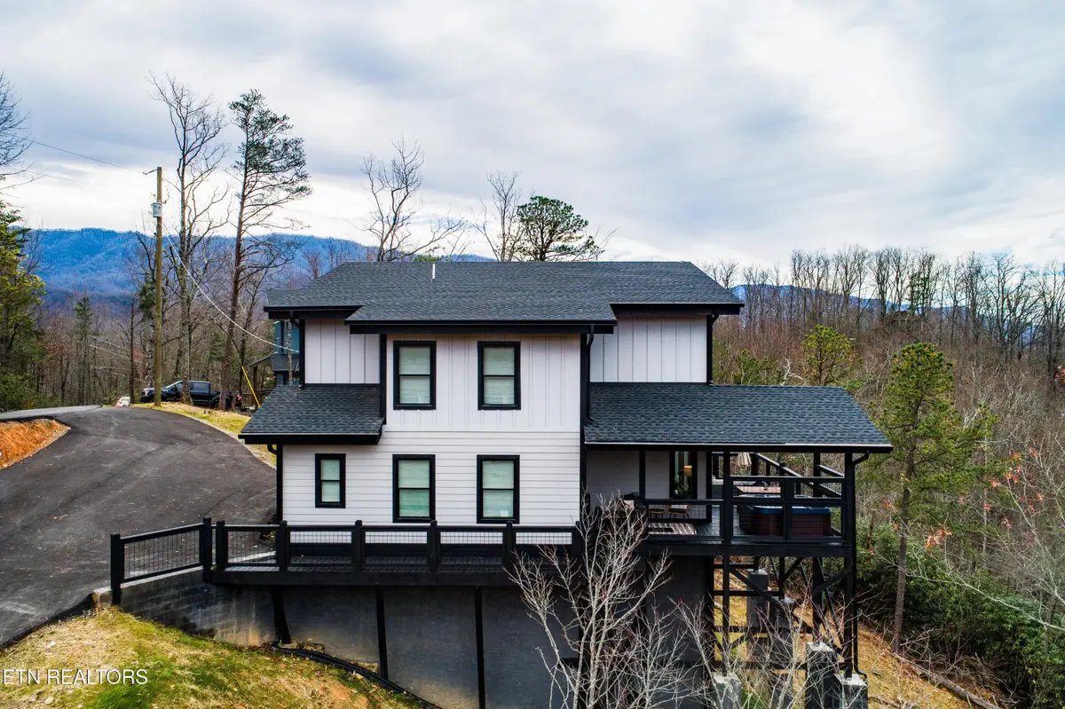 1113 Mathis Hollow Rd, Gatlinburg, TN 37738 - Image #1