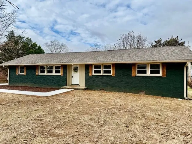 402 Edgewood Dr, Tullahoma, TN 37388 - #1