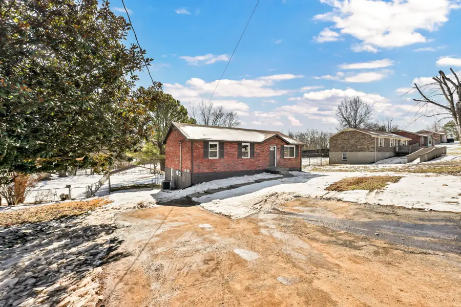 786 Pollard Rd, Clarksville, TN 37042 - #2