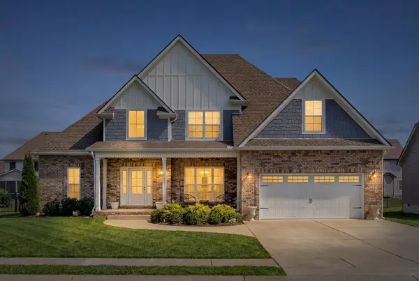 417 Barr Dr, Clarksville, TN 37043