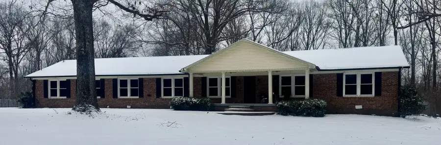 607 Oak Shadow Dr, New Johnsonville, TN 37134 - #2