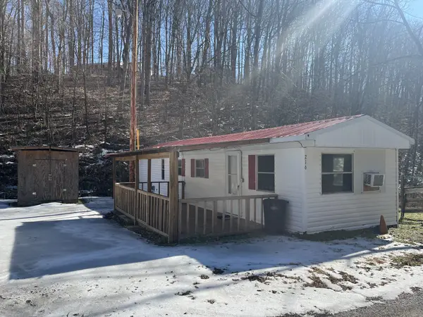 216 Brookhollow Dr, Ashland City, TN 37015