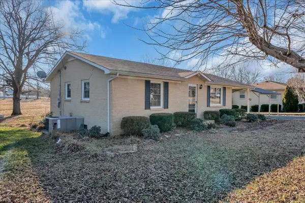 215 Green Acres Dr, Smithville, TN 37166