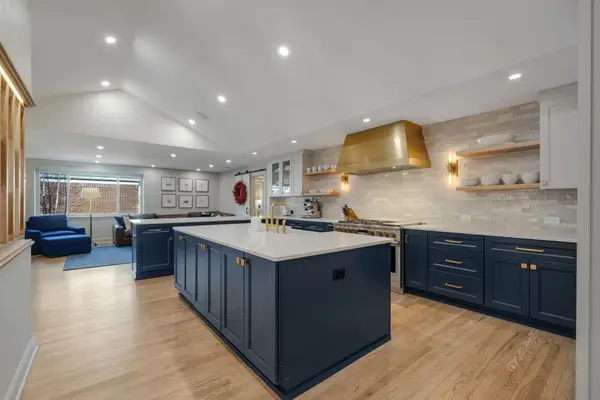 8 Redbud Dr, Nashville, TN 37215