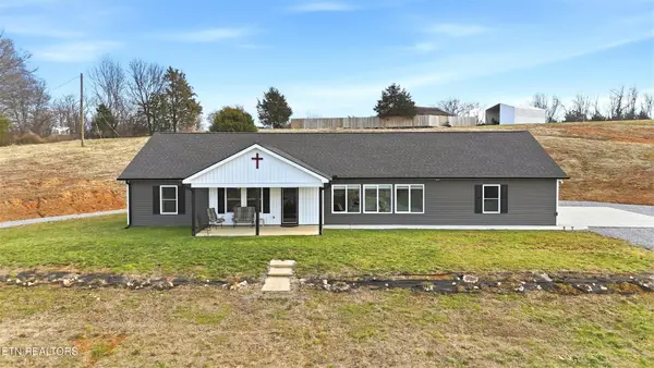 6911 Fairview Rd, Corryton, TN 37721