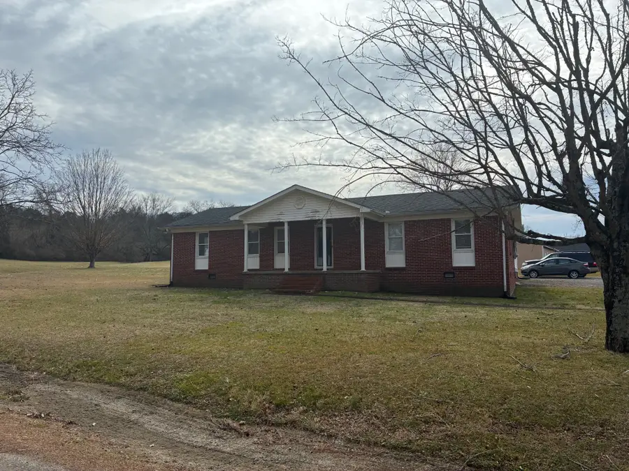 135 Beechwood Ave, Cornersville, TN 37047 - #3
