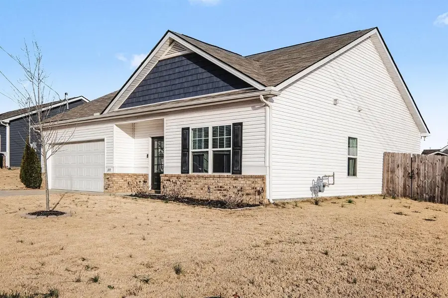 2105 Franks Ct, Columbia, TN 38401 - #2