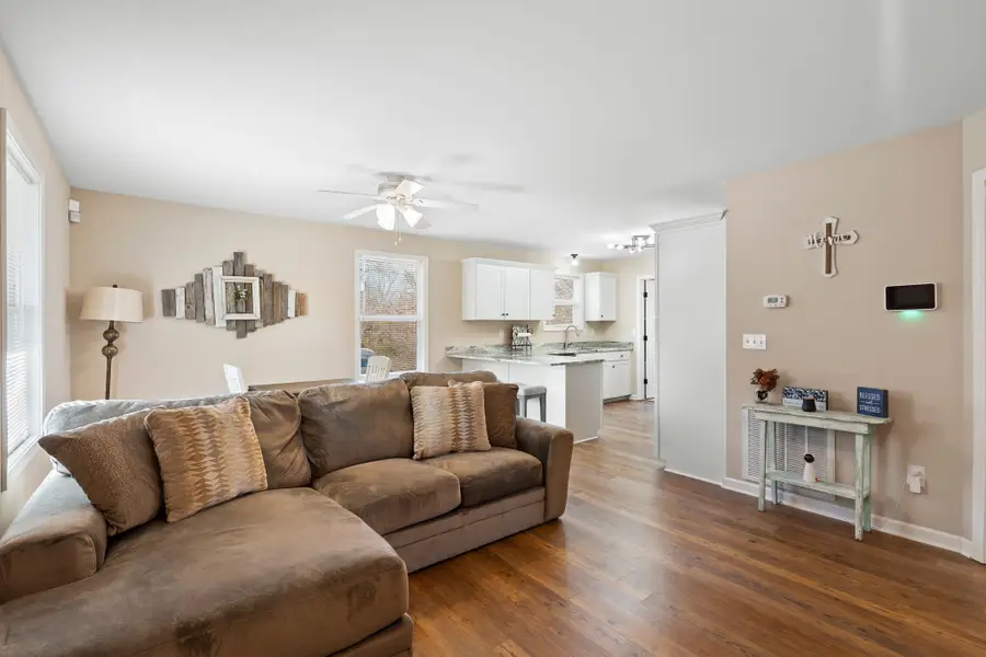 402 S Mulberry St, Dickson, TN 37055 - #3