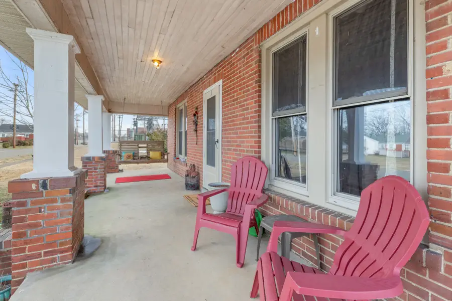 141 Long St W, McEwen, TN 37101 - #2