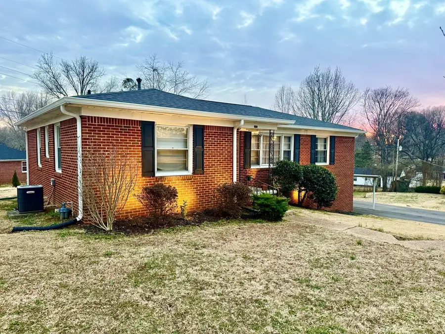 147 Berry St, Camden, TN 38320 - #3