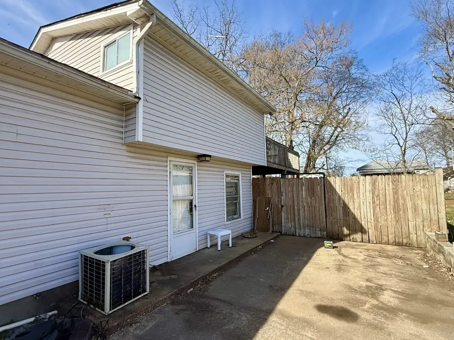 420 Crockett St, Lawrenceburg, TN 38464 - #3