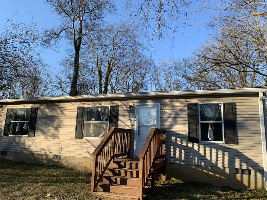 901 E 9th St, Columbia, TN 38401 - #2