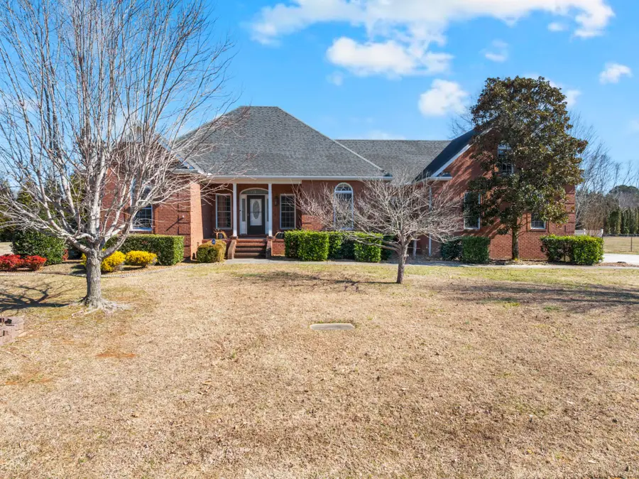 225 Crimson Dr, Winchester, TN 37398 - #2