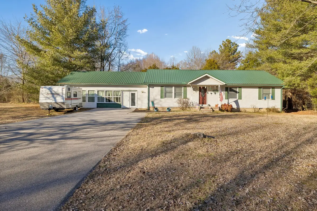 330 Deerfield Rd, Sparta, TN 38583 - #1