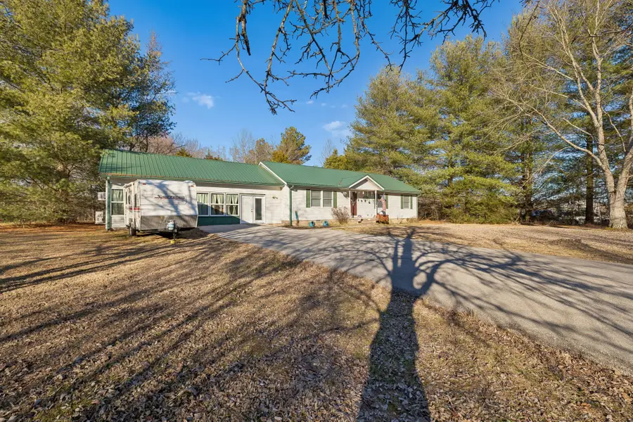 330 Deerfield Rd, Sparta, TN 38583 - #2