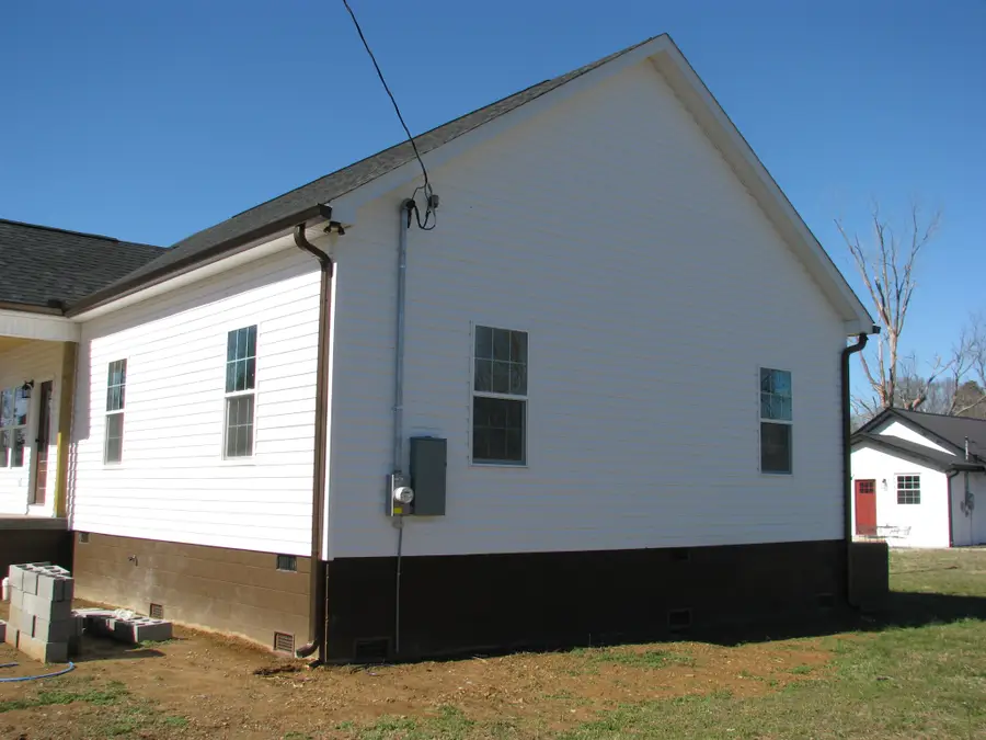 209 Armstrong St, Waverly, TN 37185 - #3