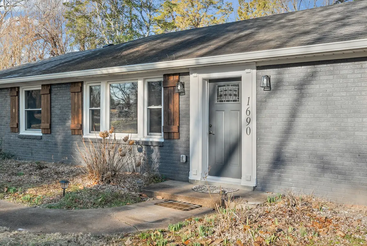 1690 Valley Rd, Clarksville, TN 37043 - #1