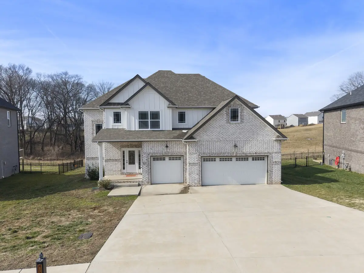 1726 Oak Forest Dr, Clarksville, TN 37043 - #1