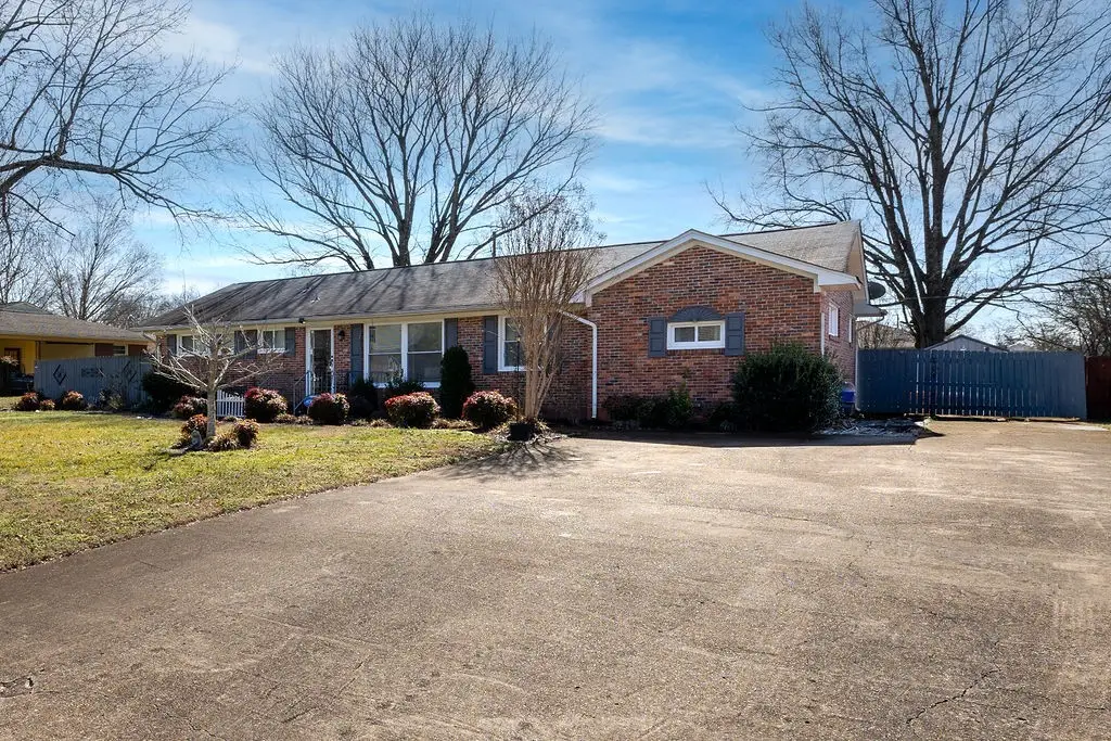 219 Admiral Cir, Lawrenceburg, TN 38464 - #1