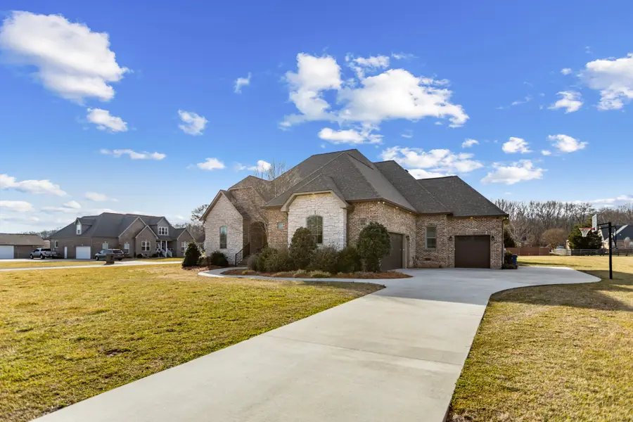 652 Hunters Landing Dr, Manchester, TN 37355 - #2