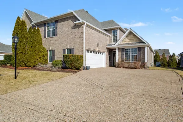 1124 Chickadee Cir, Hermitage, TN 37076