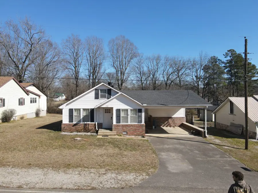 220 Jennings Ave, Parsons, TN 38363 - #2