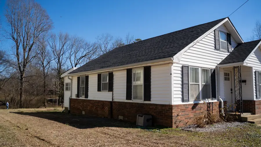 220 Jennings Ave, Parsons, TN 38363 - #3