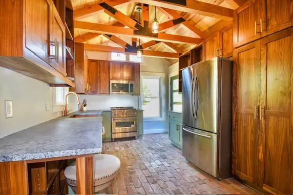 406 Green Acres Dr, Columbia, TN 38401