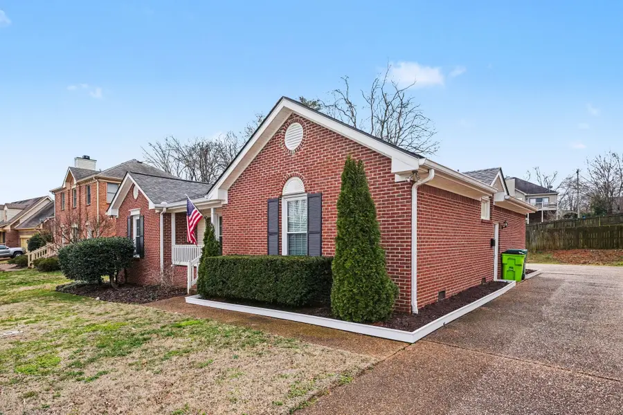 6141 S Riverbend Dr, Nashville, TN 37221 - #2