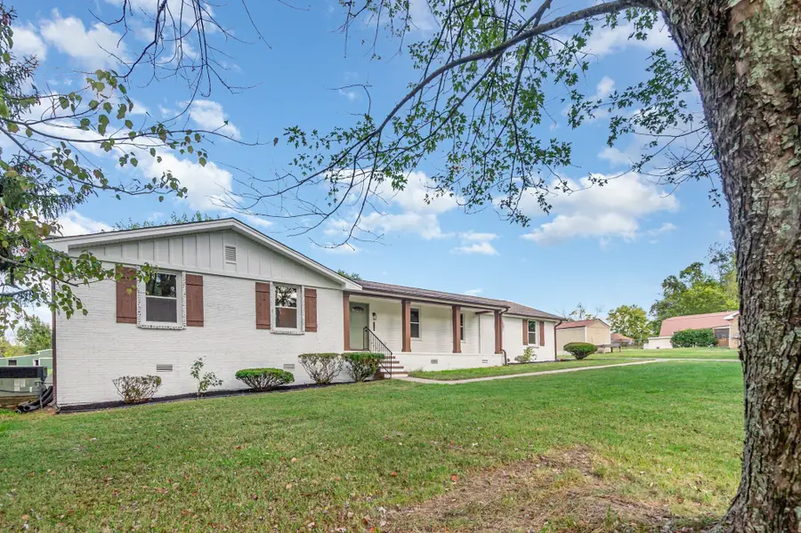 231 S Palmers Chapel Rd, Cottontown, TN 37048 - #3