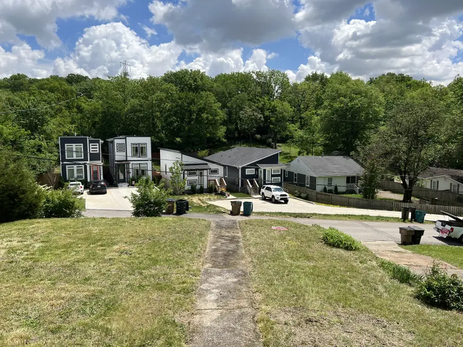 2405 Lloyd Ave, Nashville, TN 37218 - #3