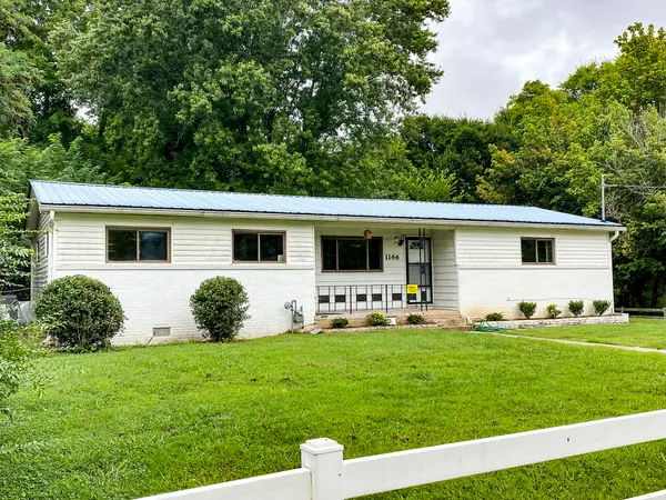 1166 Lake Dr, Dandridge, TN 37725