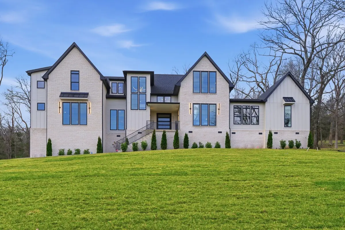 6807 Pennywell Dr, Nashville, TN 37205 - #1