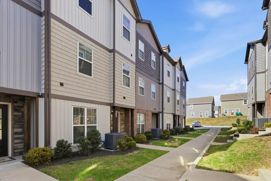 107 Jean Alyne Dotson Dr, La Vergne, TN 37086 - #3