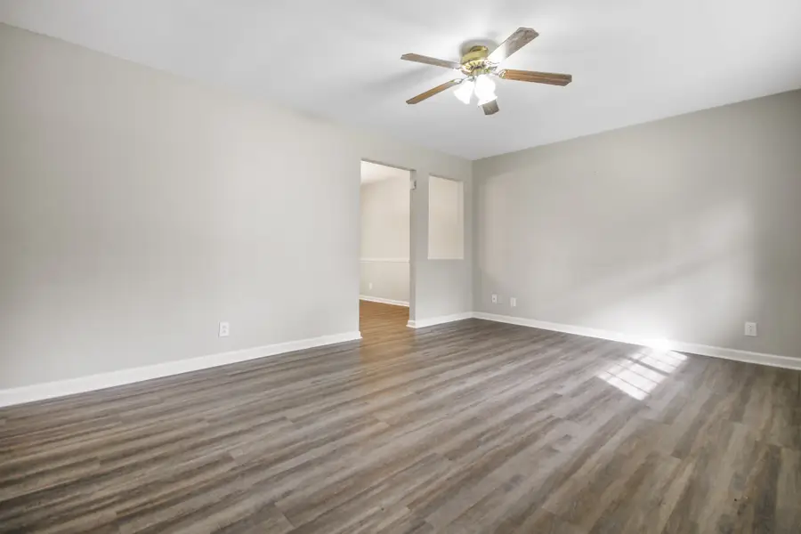 554 Roselawn Dr, Clarksville, TN 37042 - #2