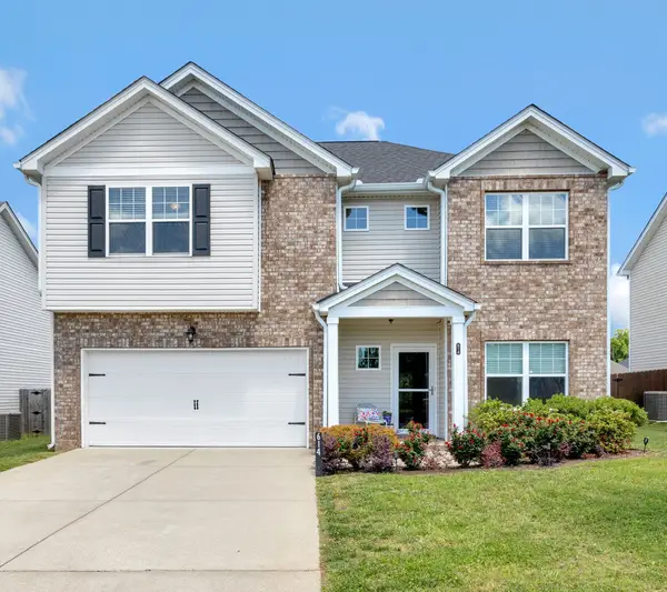 614 Whirlaway Dr, Burns, TN 37029