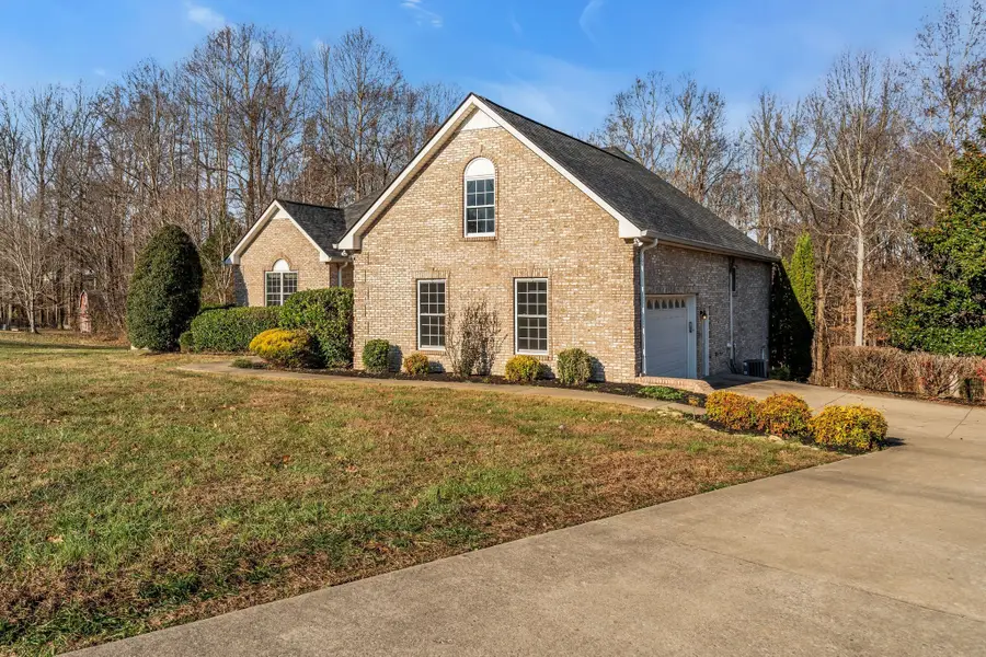 1094 Paradise Dr, Greenbrier, TN 37073 - #2